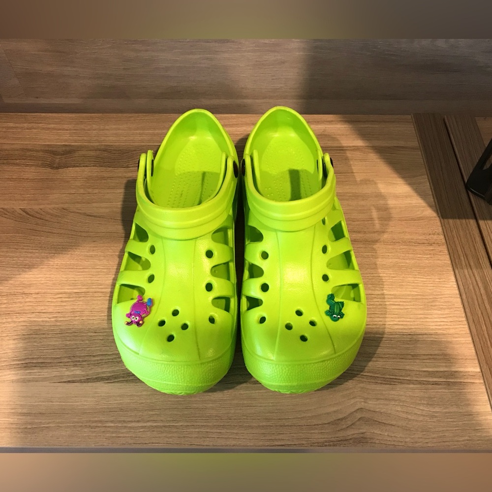 NWOT Holey Soles Unisex Green Clogs